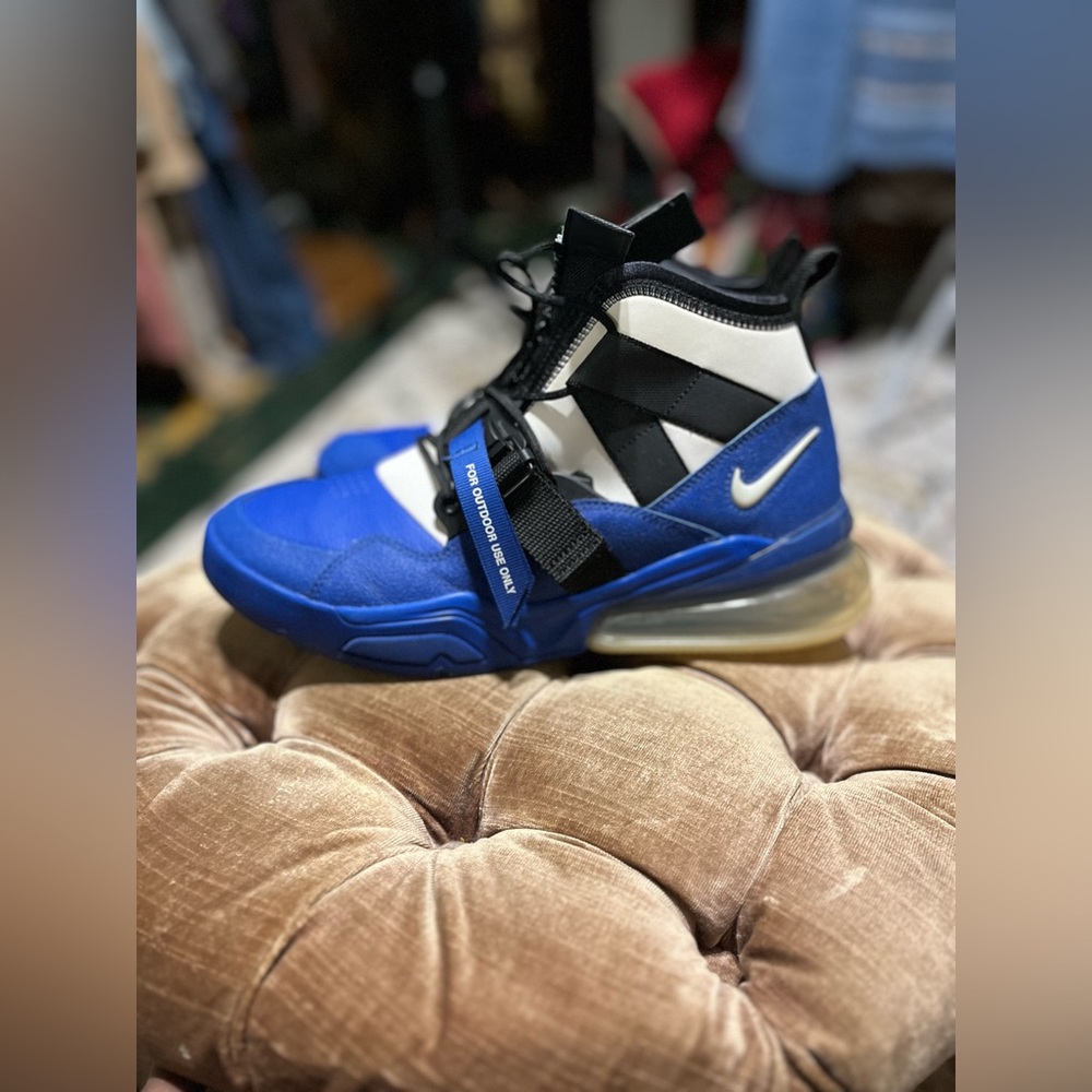 Tri color Nike basketball shoe